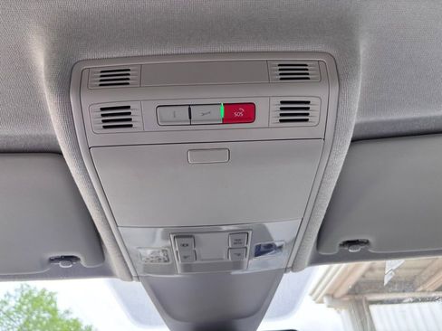 Used 2022 Volkswagen Tiguan SE image 29