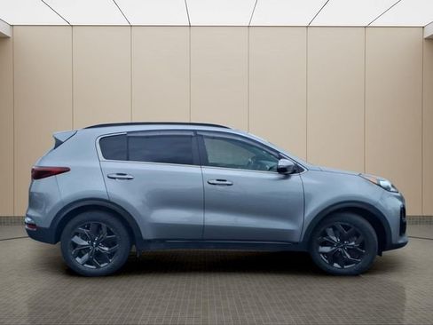 Used 2022 Kia Sportage Nightfall Edition FWD image 7