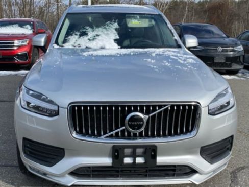 Used 2022 Volvo XC90 T6 Momentum image 4