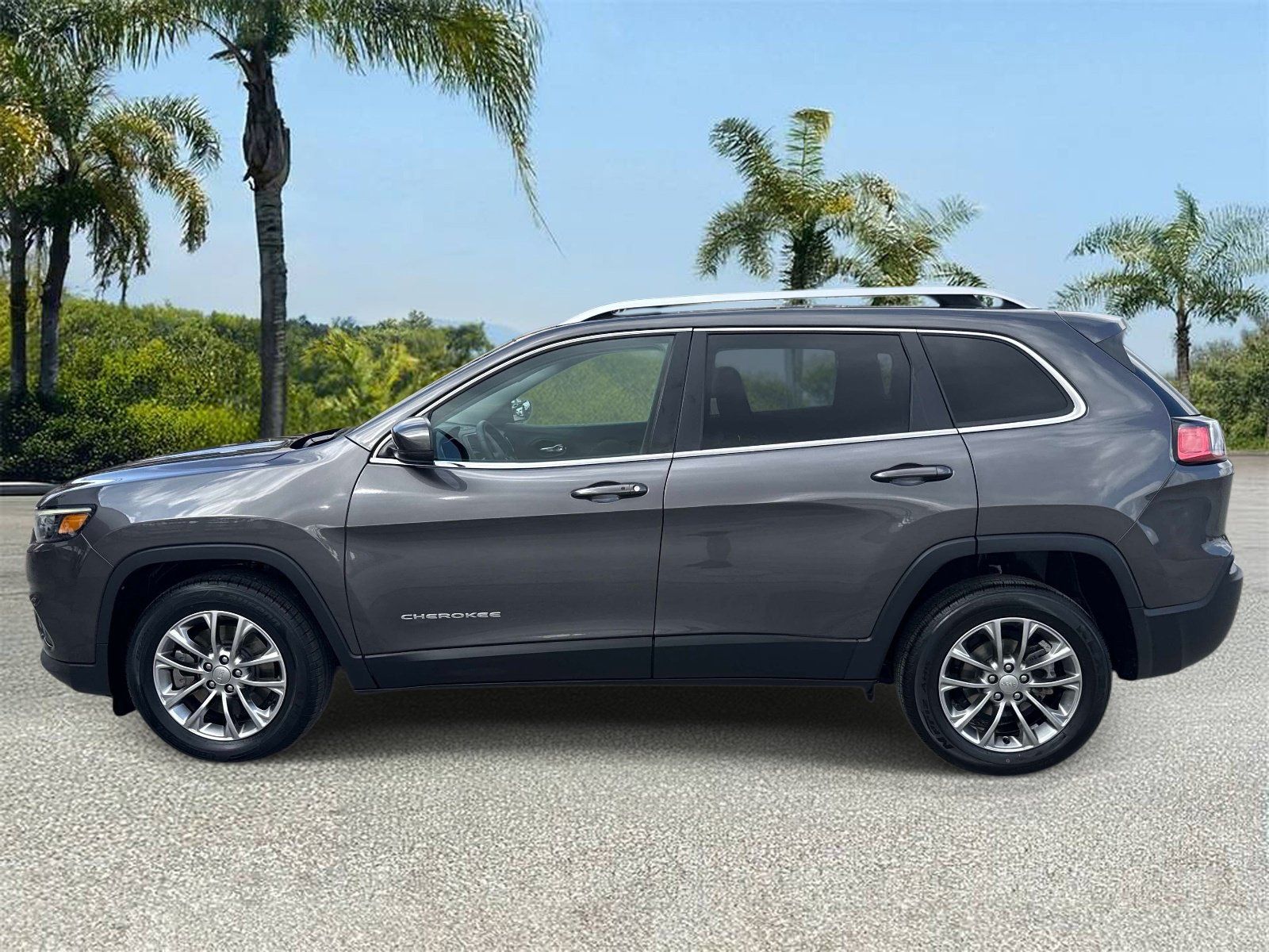 Used 2019 Jeep Cherokee Latitude Plus FWD image 5
