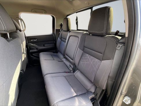 Used 2025 Nissan Frontier SV w/ SV Convenience Package RWD image 27