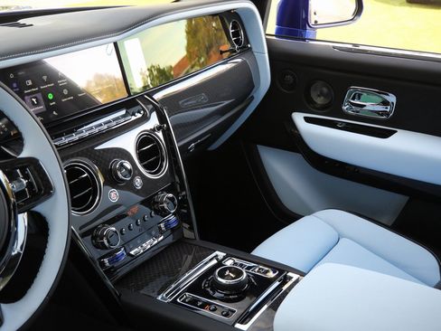 New 2026 Rolls-Royce Cullinan Black Badge image 25