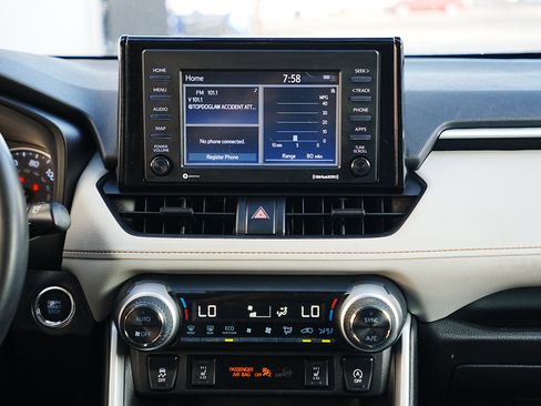 Used 2021 Toyota RAV4 XLE image 17