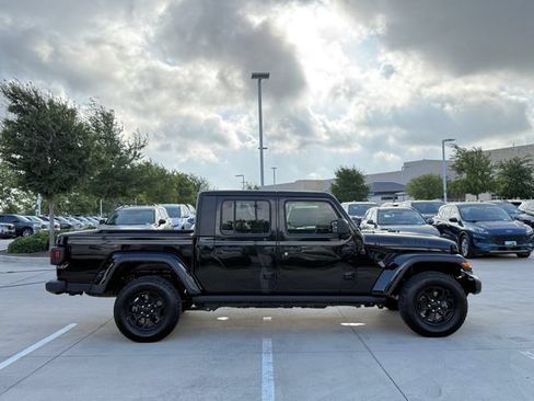 Used 2023 Jeep Gladiator Sport AWD/4WD image 5