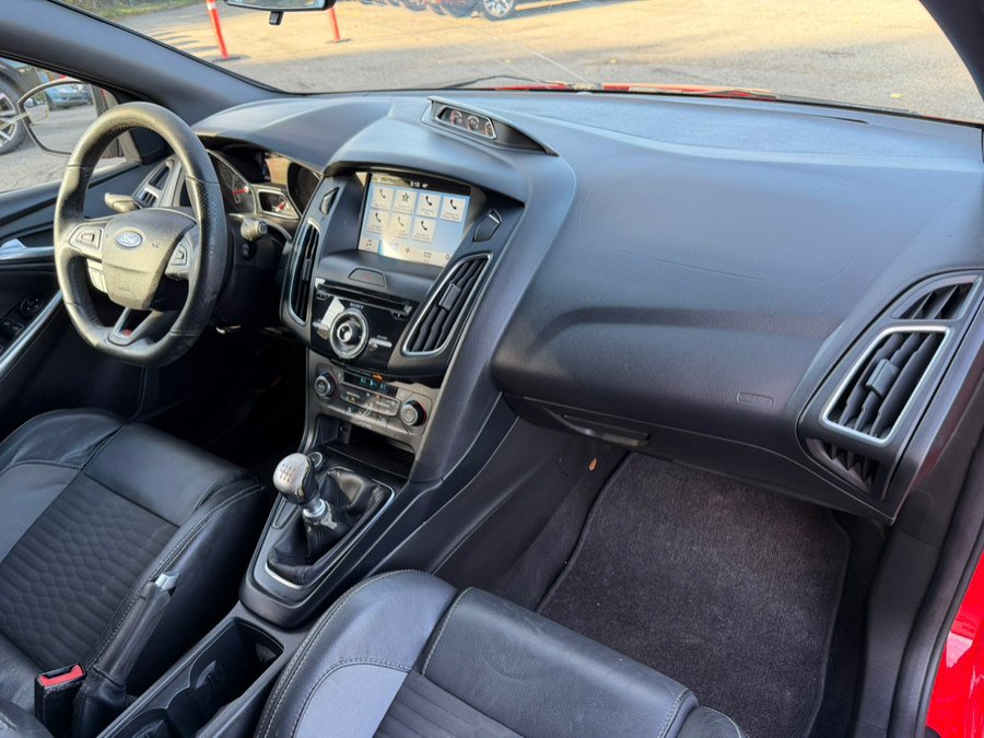 Used 2016 Ford Focus ST w/ Equipment Group 401A FWD image 25