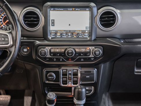 Used 2022 Jeep Wrangler Unlimited Sahara w/ Cold Weather Group AWD/4WD image 20