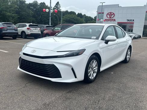 Used 2025 Toyota Camry LE FWD image 3