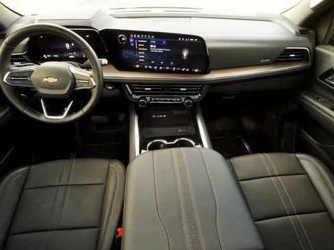 Used 2025 Chevrolet Suburban High Country image 14