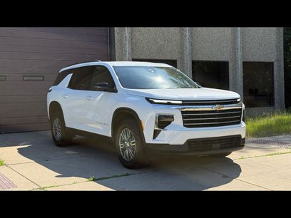 Used 2025 Chevrolet Traverse LT