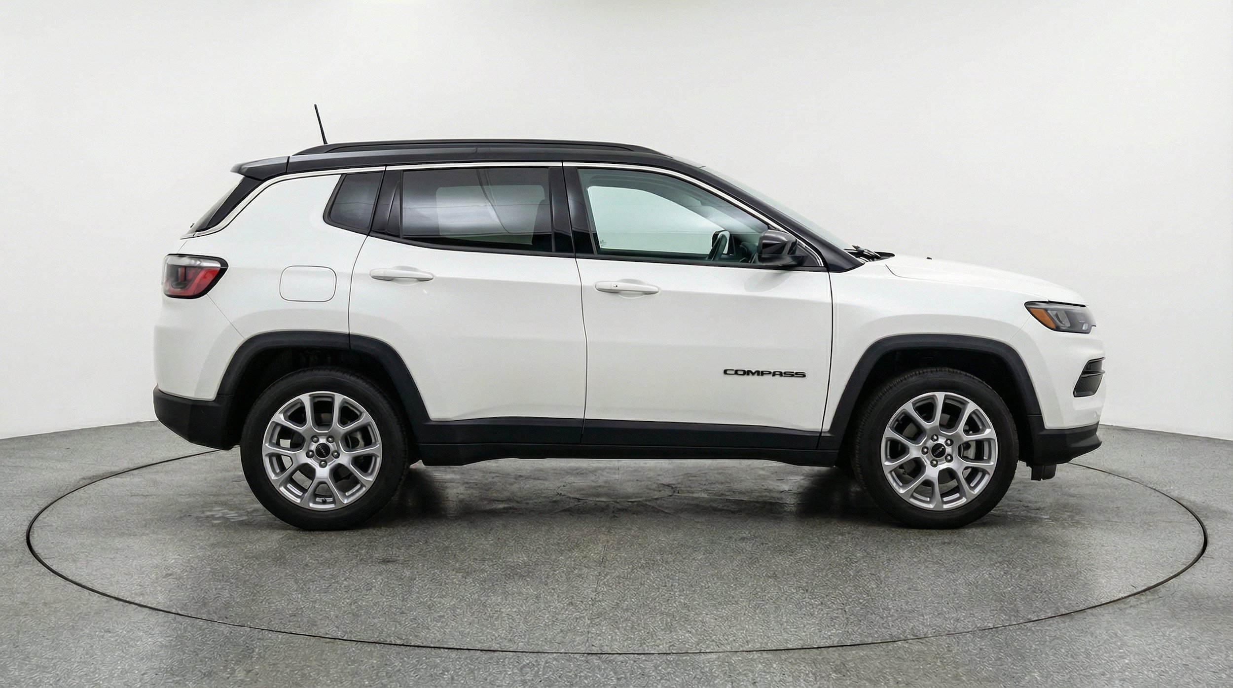 Used 2025 Jeep Compass Limited AWD/4WD image 11