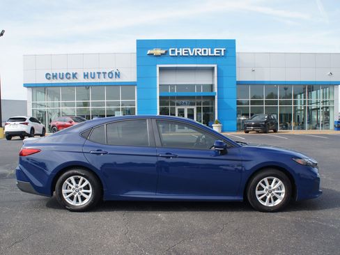 Used 2025 Toyota Camry LE w/ Convenience Package image 1