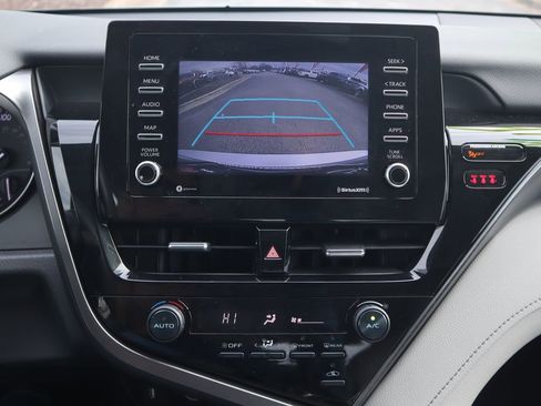 Used 2021 Toyota Camry SE image 15