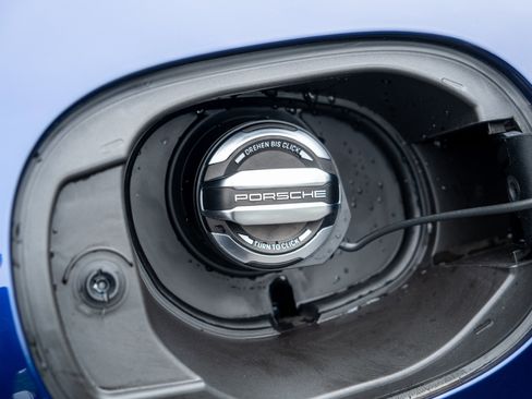 Certified 2025 Porsche Macan image 36