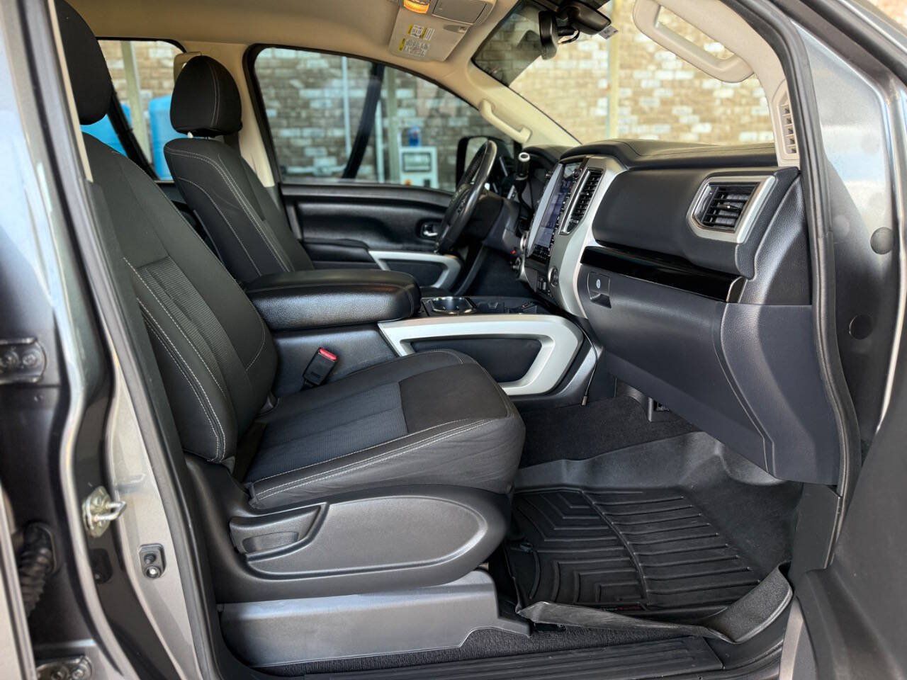 Used 2017 Nissan Titan SV AWD/4WD image 26