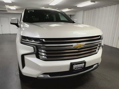 Used 2023 Chevrolet Suburban High Country image 3