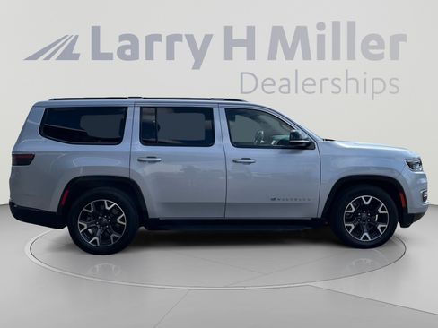 Used 2024 Jeep Wagoneer Series III AWD/4WD image 6
