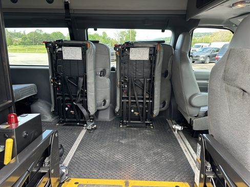 Used 2014 Ford E-250 and Econoline 250 Extended w/ Power Group RWD image 5