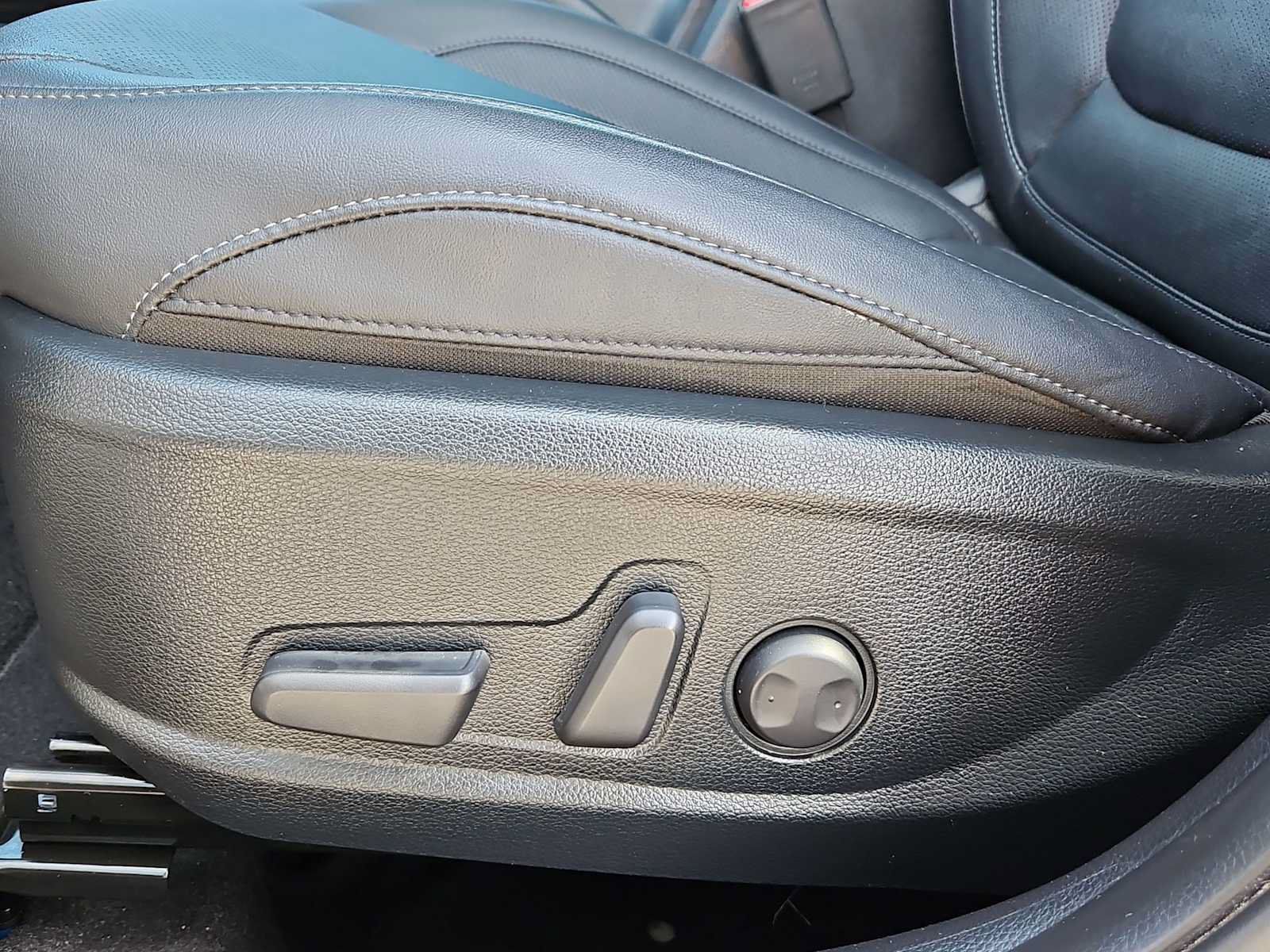 Used 2024 Kia Seltos EX FWD image 16