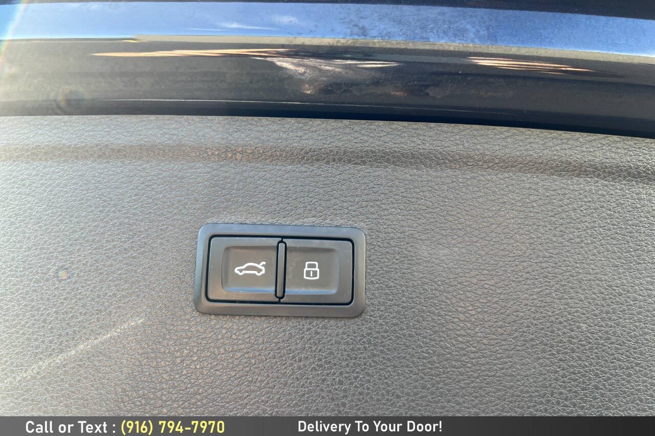 Used 2018 Audi SQ5 Prestige w/ Prestige Package AWD/4WD image 13