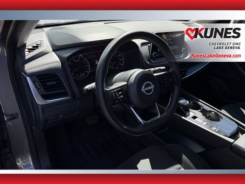Used 2024 Nissan Rogue S FWD image 16