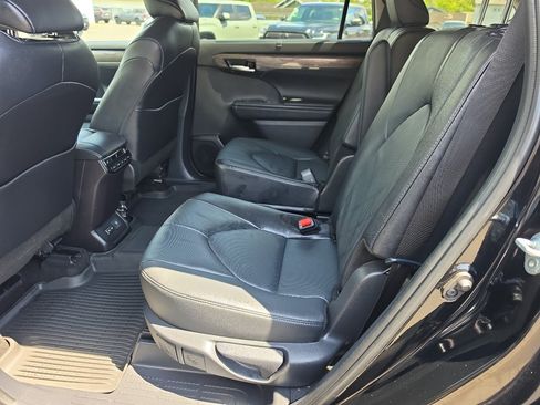 Certified 2024 Toyota Highlander Platinum AWD/4WD image 20