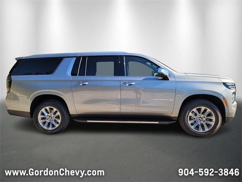New 2025 Chevrolet Suburban Premier image 8