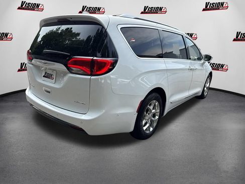 Used 2019 Chrysler Pacifica Limited w/ Advanced Safetytec Group FWD image 5