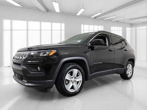 Used 2022 Jeep Compass Latitude FWD image 2