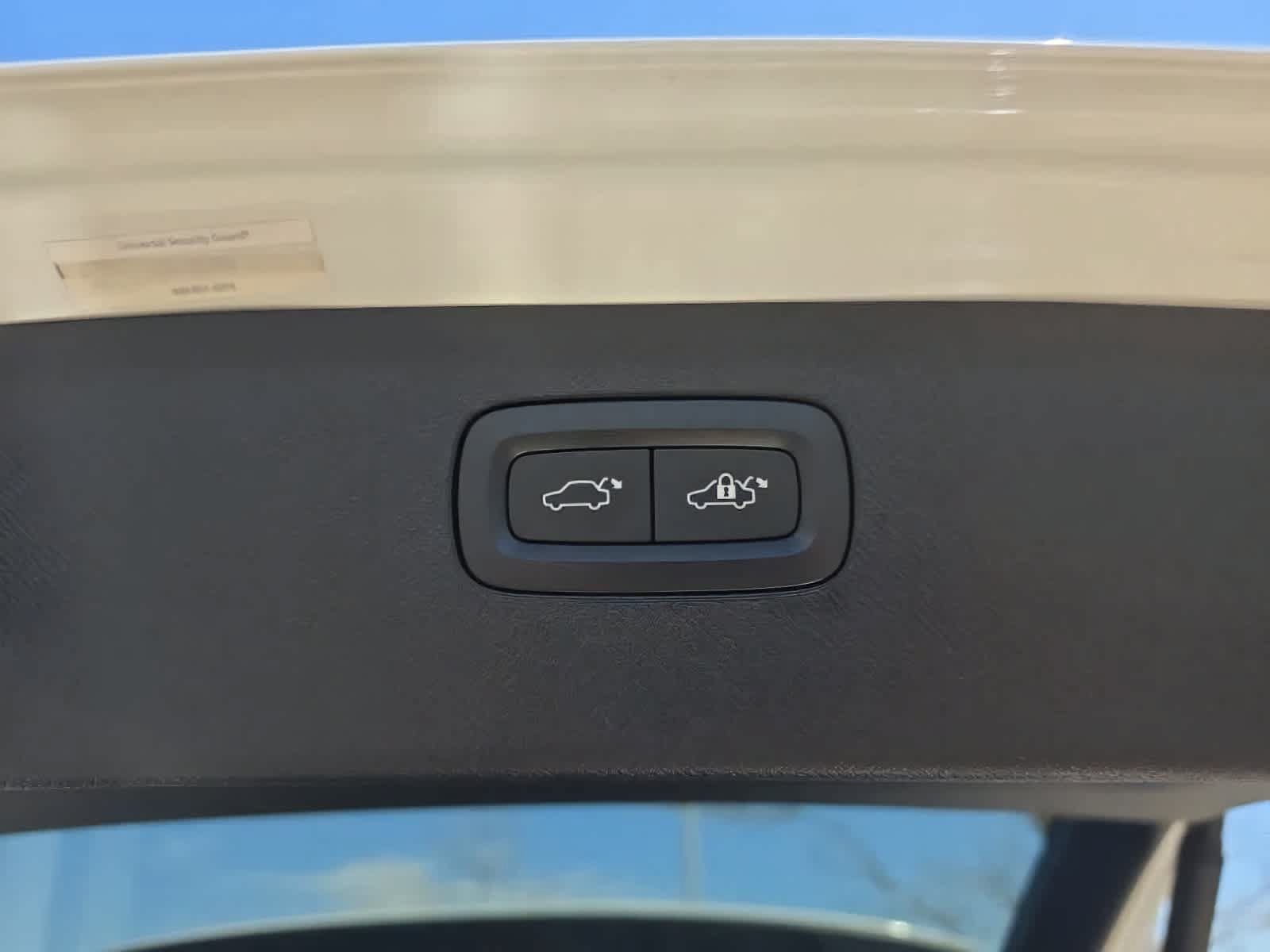 Used 2023 Volvo XC90 B5 Plus w/ Protection Package AWD/4WD image 8