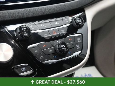 Used 2024 Chrysler Pacifica Touring-L image 27