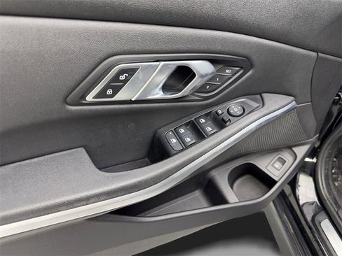 Used 2020 BMW 330i Sedan w/ Convenience Package image 32