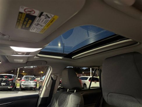 Used 2022 Toyota RAV4 XLE w/ Convenience Package image 22