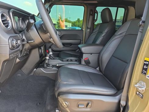 Used 2025 Jeep Gladiator Sport AWD/4WD image 10