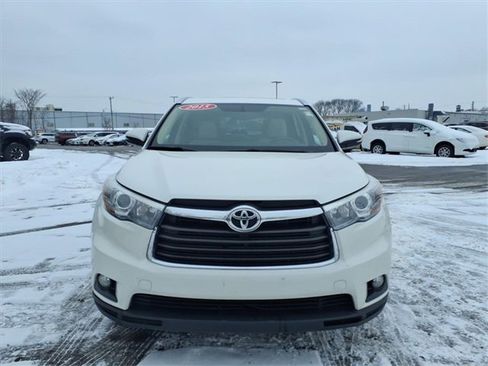 Used 2015 Toyota Highlander XLE image 2