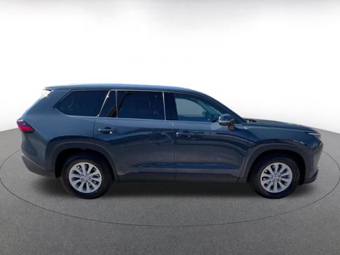 Used 2025 Toyota Grand Highlander XLE image 16
