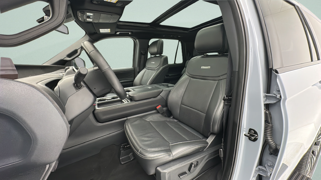 Used 2025 Ford Expedition Platinum w/ Stealth Appearance Package AWD/4WD image 13