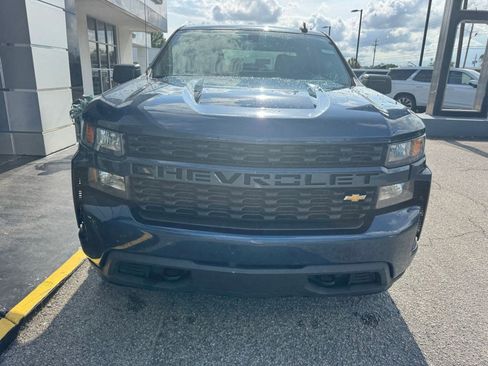 Used 2020 Chevrolet Silverado 1500 Custom w/ Custom Value Package AWD/4WD image 9