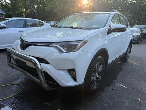 Used 2017 Toyota RAV4 XLE AWD/4WD image 1