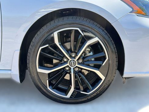Used 2024 Nissan Altima 2.5 SR AWD/4WD image 12