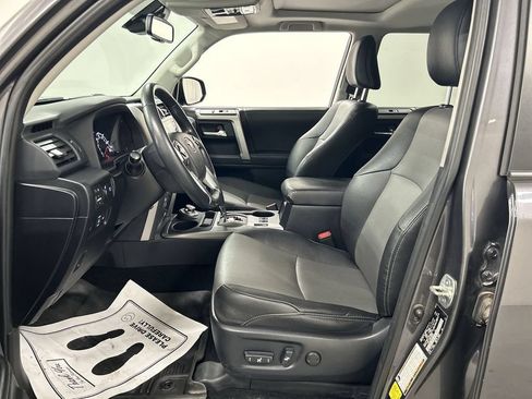 Used 2022 Toyota 4Runner SR5 Premium w/ Moonroof Package AWD/4WD image 9