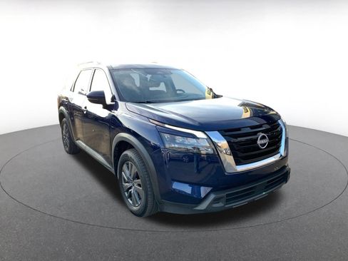Used 2025 Nissan Pathfinder SV image 1