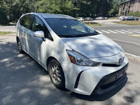 Used 2015 Toyota Prius V Five image 3