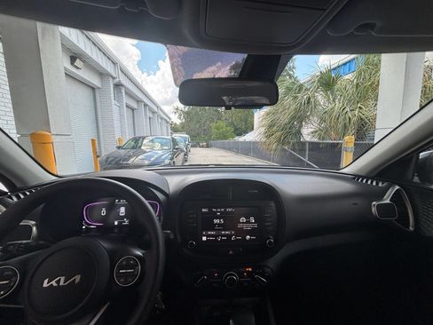 Used 2025 Kia Soul LX w/ LX Technology Package FWD image 33