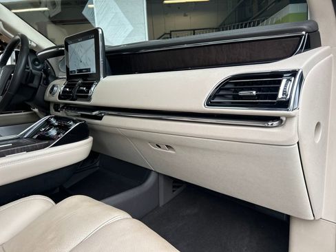 Used 2021 Lincoln Navigator L Reserve w/ Luxury Package image 15