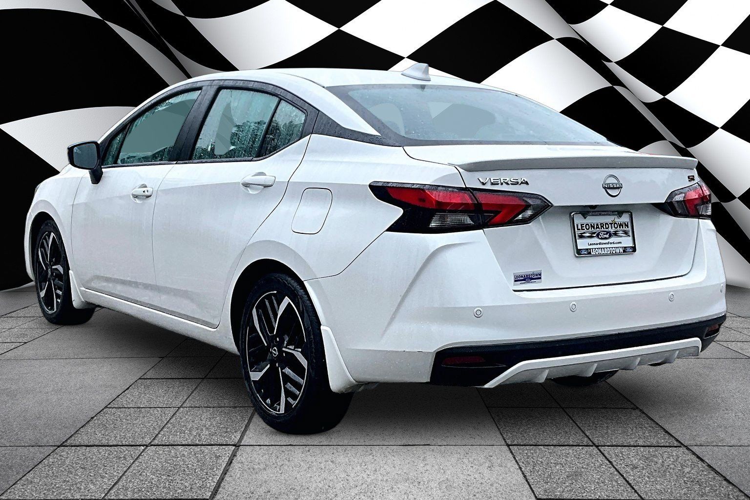 Used 2025 Nissan Versa SR w/ Trunk Package FWD image 15