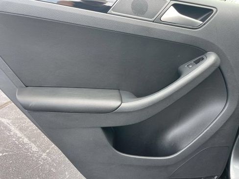 Used 2017 Volkswagen Jetta GLI FWD image 12