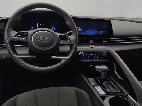 Used 2025 Hyundai Elantra SEL FWD image 25