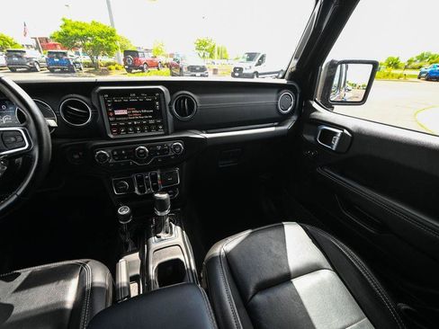 Used 2023 Jeep Wrangler Unlimited Sahara w/ Cold Weather Group AWD/4WD image 32