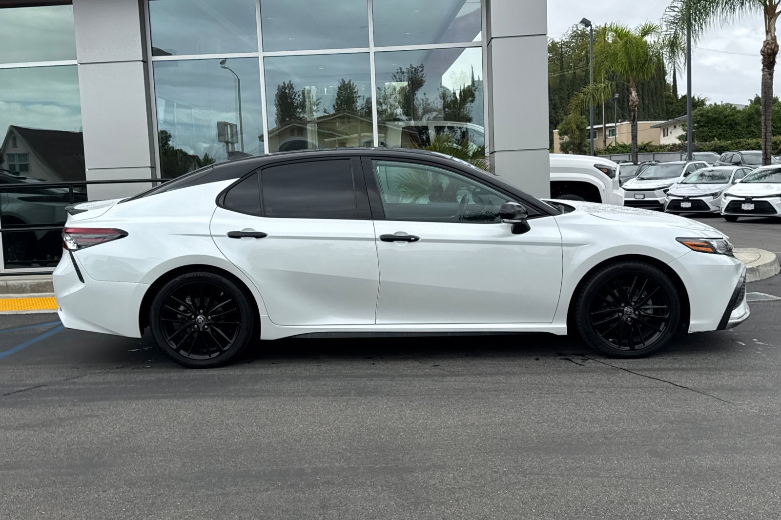 Certified 2022 Toyota Camry XSE FWD image 4