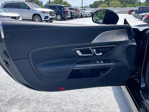 Used 2023 Mercedes-Benz SL 63 AMG 4MATIC w/ Driver Assistance Package image 19